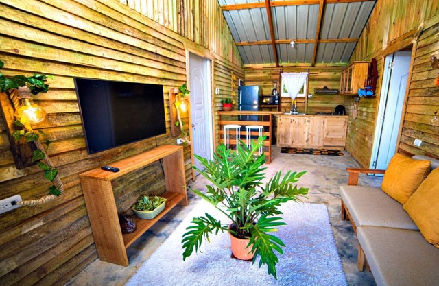 Natural Retreat with Jacuzzi and Stunning Views in Vista al Valle