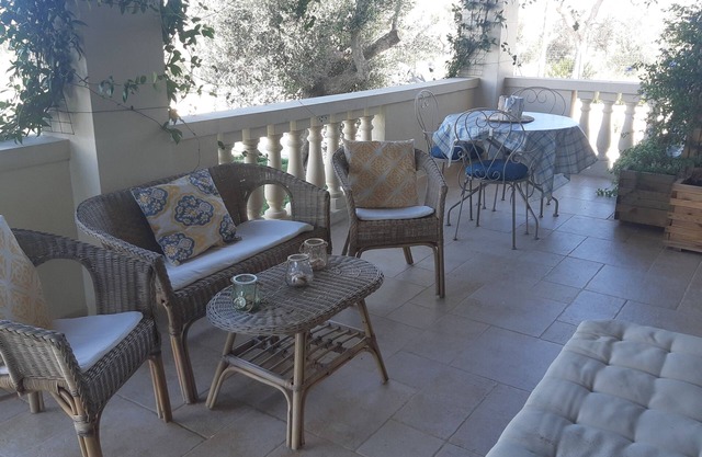 Natural. Stone ceilings, sweet reminder of the past. Guaranteed relaxation, nature.