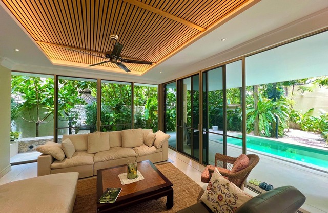 Natural Villas - Front Beach Luxury 3 bedrooms Villa Private pool Na Jomtien