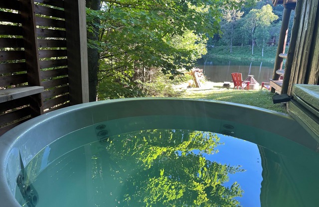 Nature cottage, nature's front row seat right at your spa or fireplace