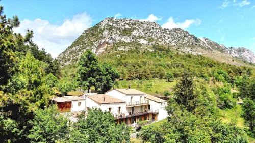 Nature getaway in cottage, hiking, pool, climbing