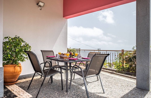 Nature Holiday Villa - Great Sea & Mountain Views Large Areas
