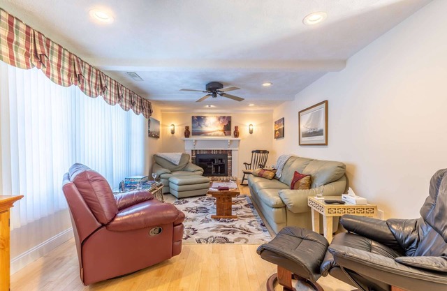 Nature Lover's Paradise: cozy couples/families, near town, nature walks, HiSpeed WiFi, 3 Smart TVs