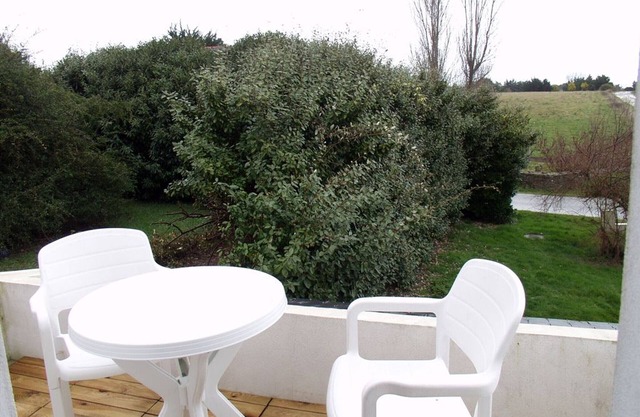 Nature Retreat: Cozy 2-Room Apt near Beach with Garden, Terrace, and Full Amenities