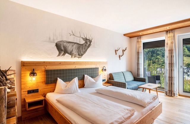 Nature Room 'Waidmannsheil' with Balcony, Wi-Fi and Air Conditioning