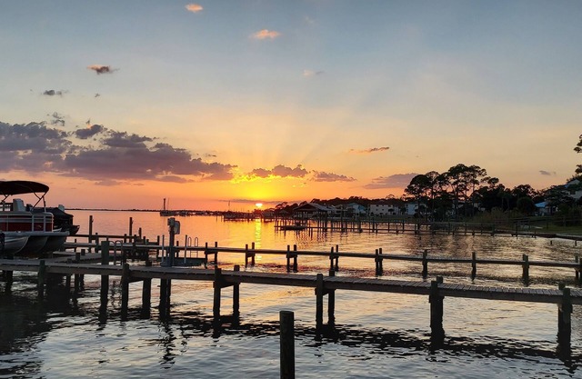 Nature's Nest on Santa Rosa Sound - Close to Navarre, beaches and attractions!