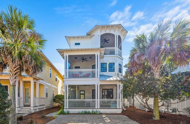 NatureWalk ~ Minutes to Seaside, Bikes, Pools, Pickleball