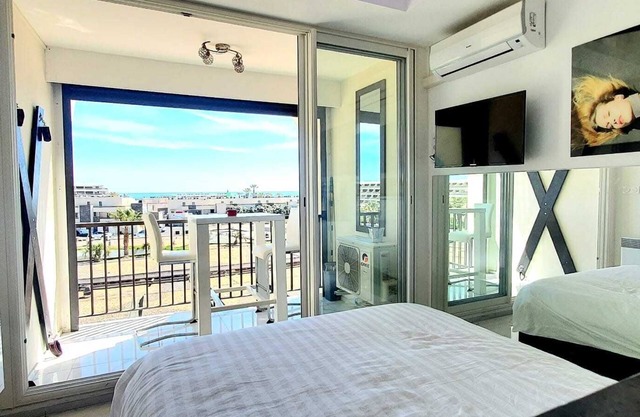 Naturiste Cap d'Agde Héliopolis F 72