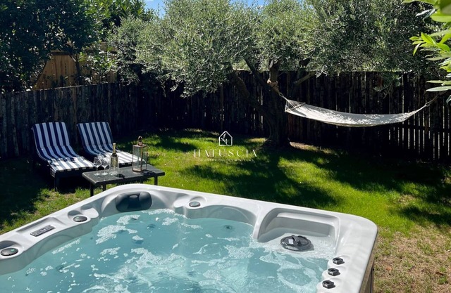 Natuscia Country Villa - Private Jacuzzi - Garden