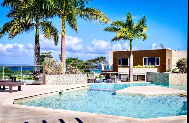 Nautical Homes 2, Ocean Front/View, Free Wifi, A/C, Hot Tub, BBQ Grill. Balcony