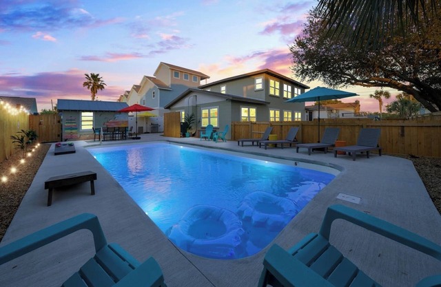 Nautical Rose: Private Pool, Hot Tub, Fire Pit,16+