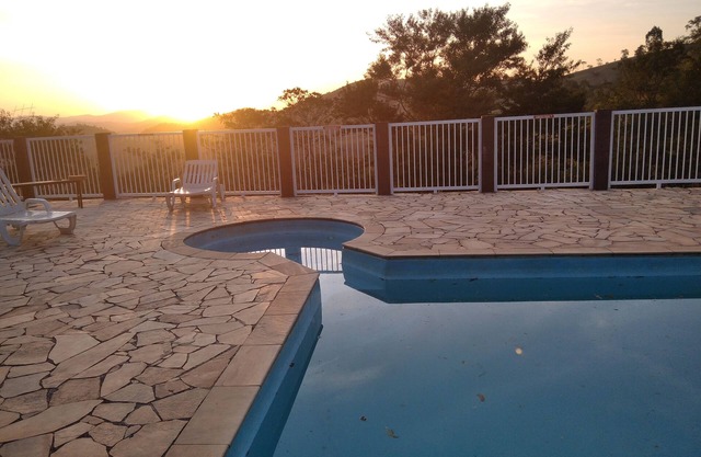 Nazare Pta site with pool and waterfall for 26 people 80 km from Sao Paulo.
