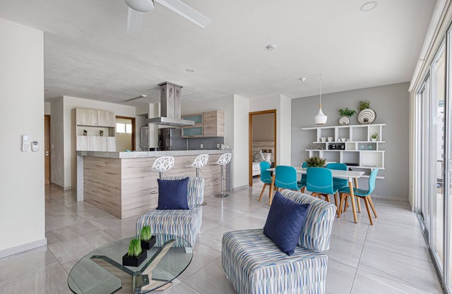 Near airport - 3 bedrooms-ideal for families!