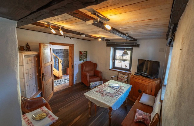Near Augsburg, 2 bedrooms on the upper floor, large garden, large balcony. Bathroom