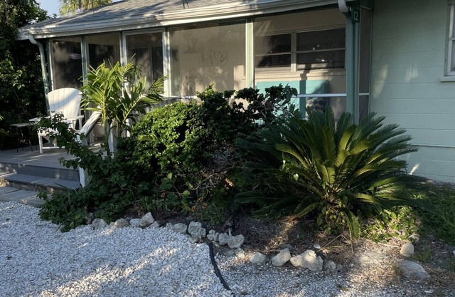 Near Beach! 2 Bedroom Cottage Sanibel Island