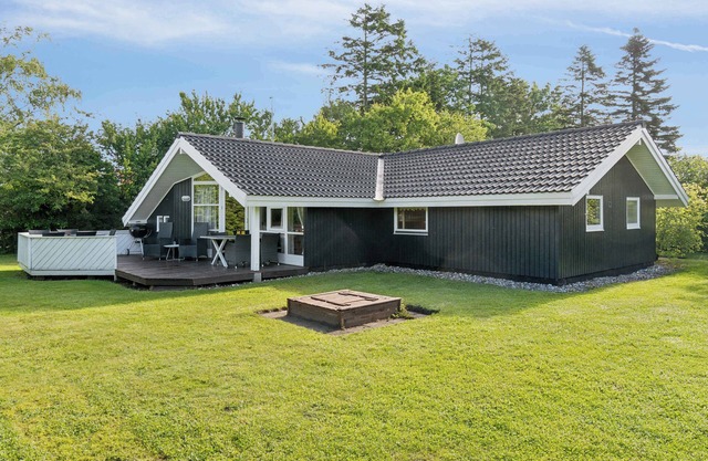 Near beach center, quiet and secluded lot.