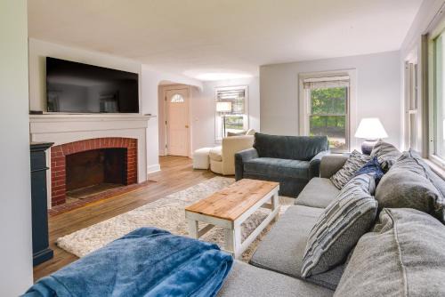 Near Beach Coastal Maine Getaway with Yard