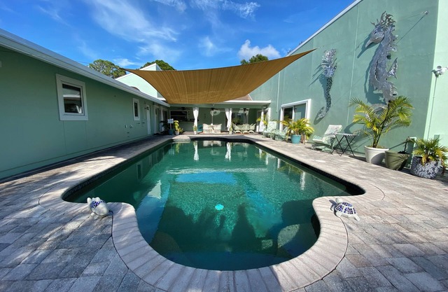 Near Beach, Pool, Paradise Awaits Adult Only The Green Room