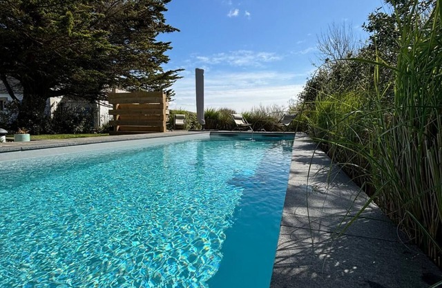 Near beaches outdoor swimming pool villa 8/10 persons