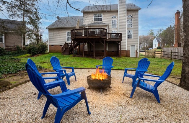 Near Carowinds, Fire Pit,Unwind in Comfort & Charm