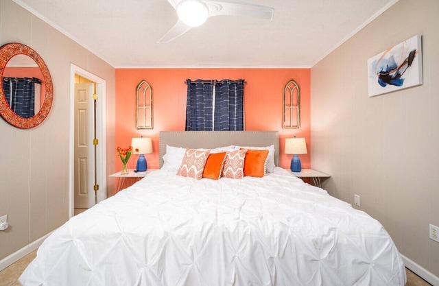 Near Cleco & Hospital | w/Office | 55" TV | King 🛏