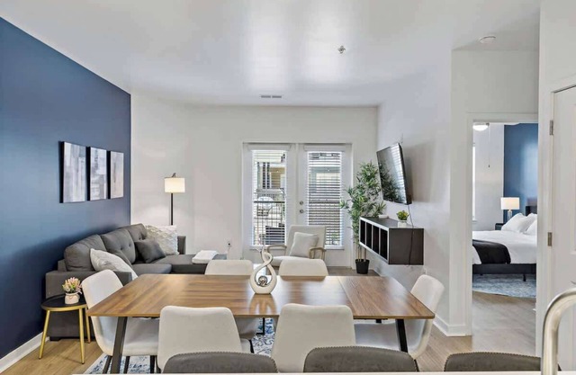 Near DT & CPCC Lynx | Pool, Gym, W/D, Parking,