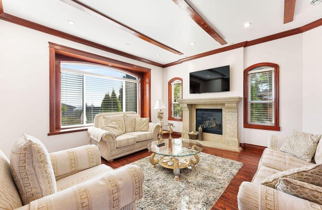 Near DT Vancouver | King Bed | The Opulence