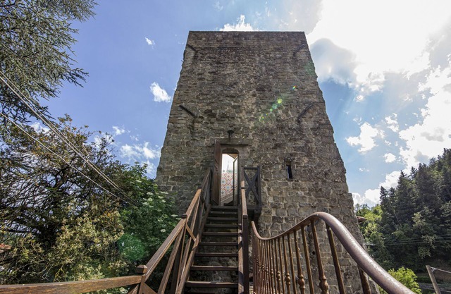 Near FLORENCE dreams MEDIEVAL TOWER LUNGARNO, JACUZZI ROOF for couple in love