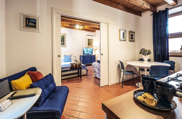 Near Gardaland, 2 minutes from the lake, in the heart of Peschiera del Garda! Xenia19