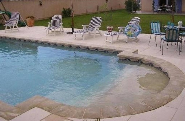 Near hillside with private pool, pretty Provencal villa.