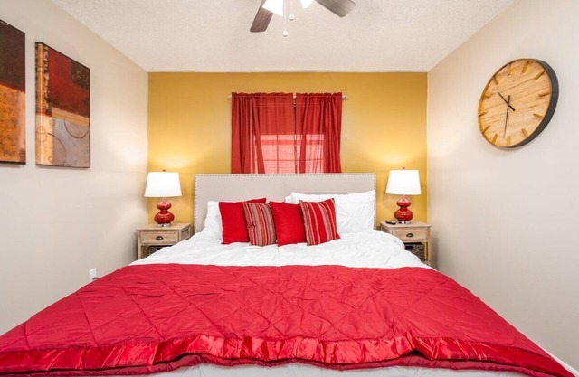 Near Hospitals | P&G | 3 TVs | King 🛏 | PetsOK🐩