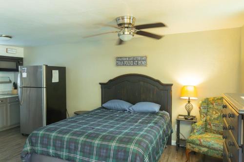Near Lake Texoma Quad-plex Kitchenette - 29