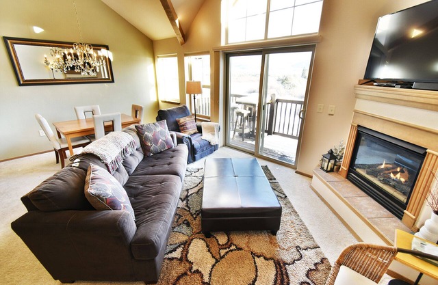 Near Lake Trail! Hot Tub! Walk/Drive to Dining, Shops, Events, Marina