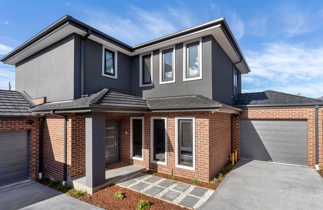 Near new Spacious 5 Bedroom House Close to all Amenities