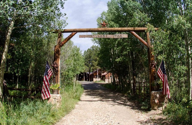 Near RMNP Estes Park Hike, family time, pet friendly