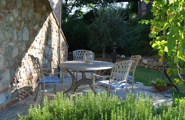 Near San Gimignano Restored Air Conditioned Apartment with WiFi, Pool & Garden