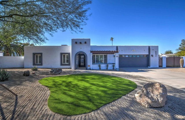 Near Scottsdale IMPRESSIVE 4bd room home large lot with temp controlled pool