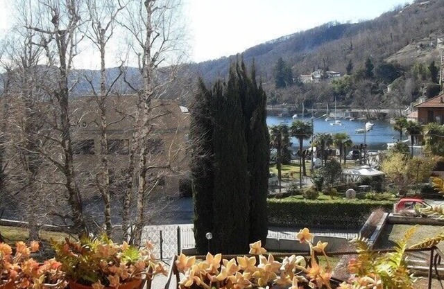 Near Stresa, Lesa apartment with lake view terrace. Ideal for families. WI-FI