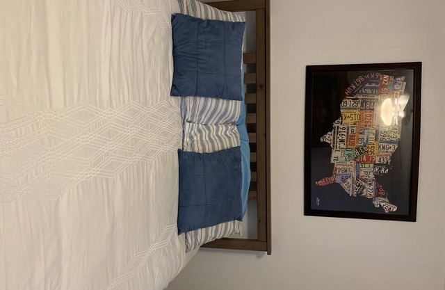 Near the airport!This is a beautiful and comfortable Room equipped .