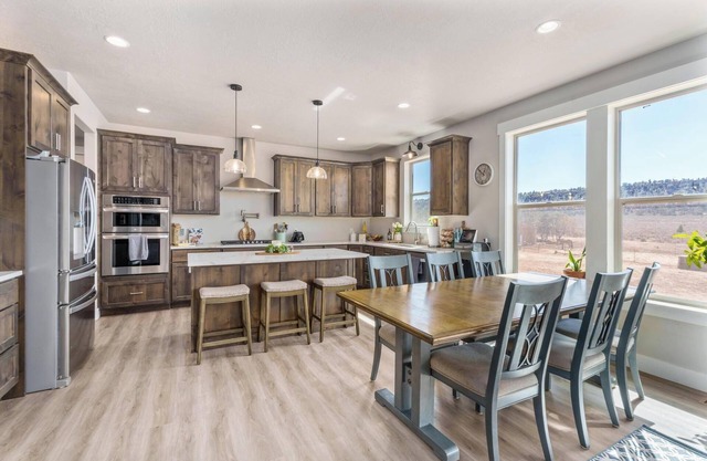 Near Zion - Mountain views + Trails - Great for large groupsnEquine friendly