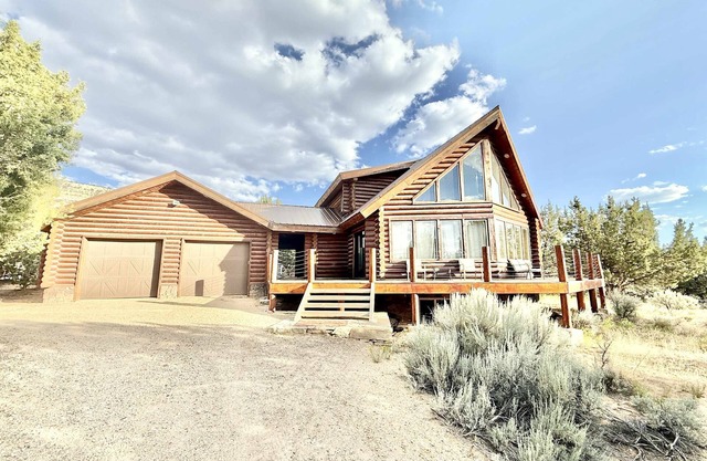 Near Zion National Park! Modern cabin with panaramic views. Pet Friendly!