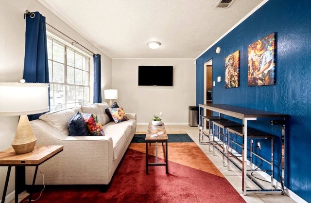 Near Zoo/Museum | 55" TV | King 🛏| W/D|Free🅿️| Pet✅