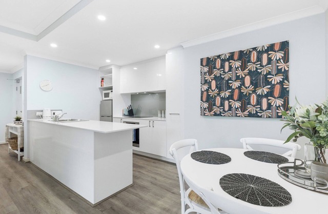 Neat 1BR apartment w/balcony in superb East Perth Village