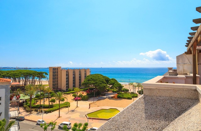 NEIA - Penthouse with sea views, beach at 100m