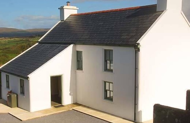 NELLIE'S FARMHOUSE, family friendly in Durrus, County Cork