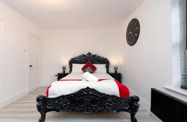 Nelson cottage- WiFi-parking-M65-Hospital- town -food- shops- contractor