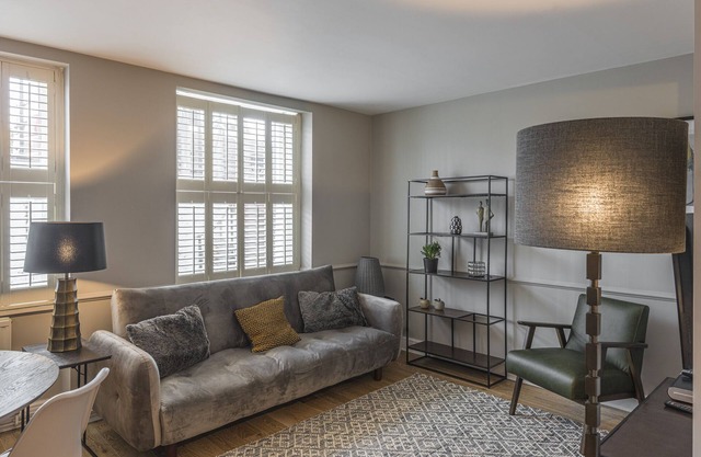 Nelson Crescent East - Modern one bedroom apartment