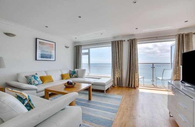 Neptune House - Two Bedroom House, Sleeps 4