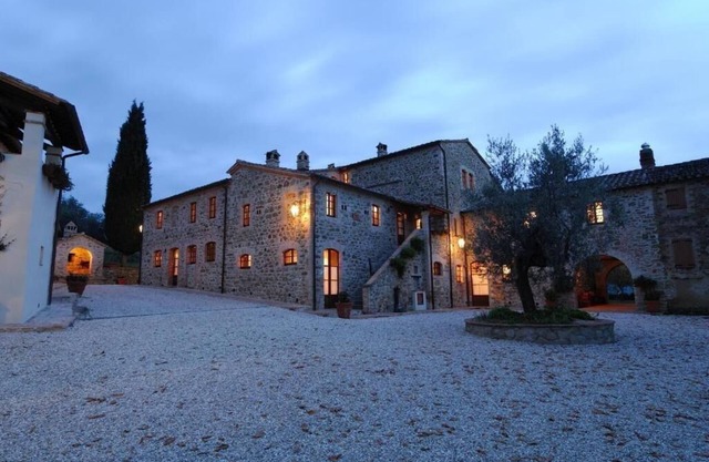 Nerella Three-Bedroom House for 8 people - first floor with stairs