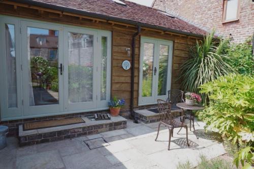 Nest Holiday Hideaway Wren Cottage-Beautiful Location in the Long Mynd Area of Outstanding Natural Beauty- WHIRLPOOL JACUZZI BATH!